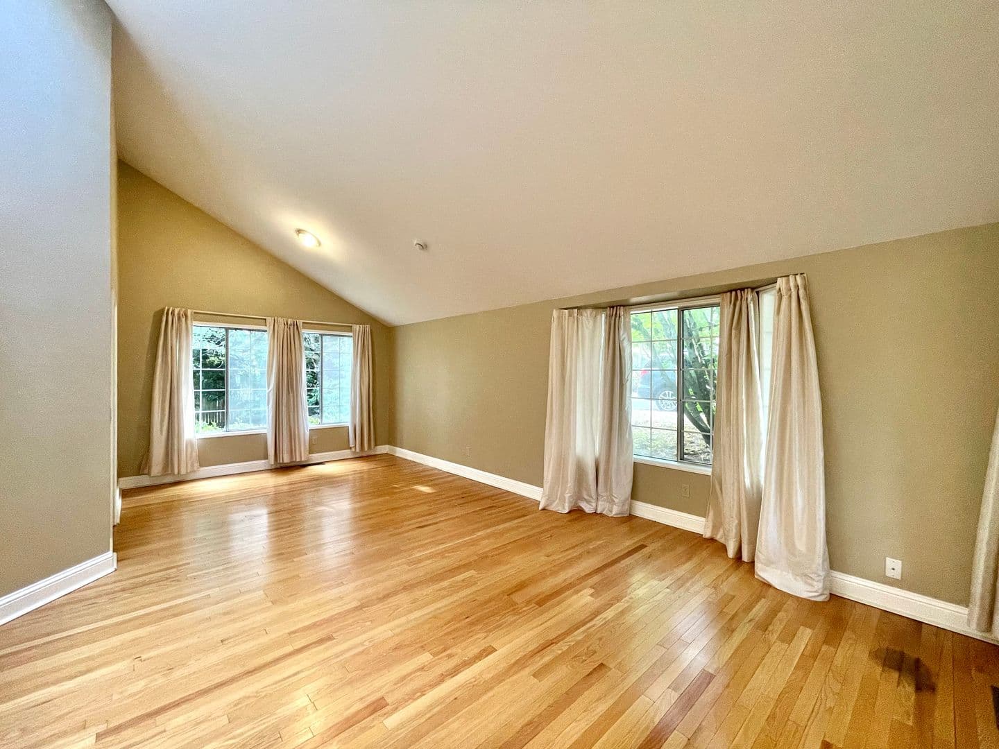 Issaquah House: 24309 SE 42nd St