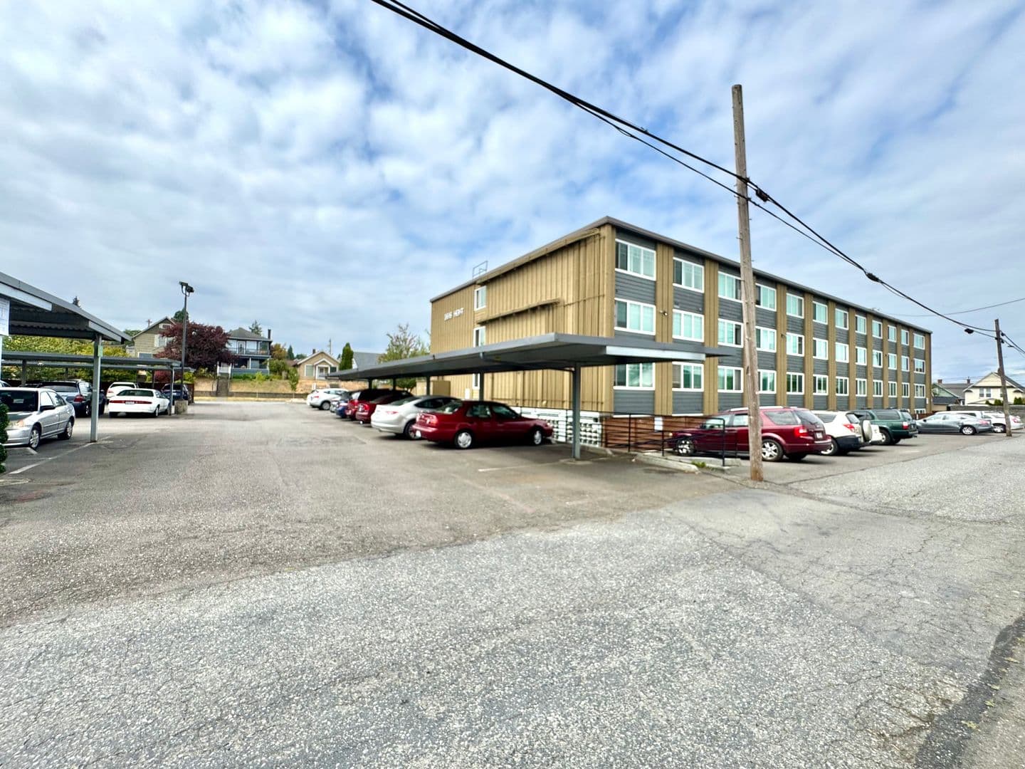 Everett Apartment: 3515 Hoyt Ave