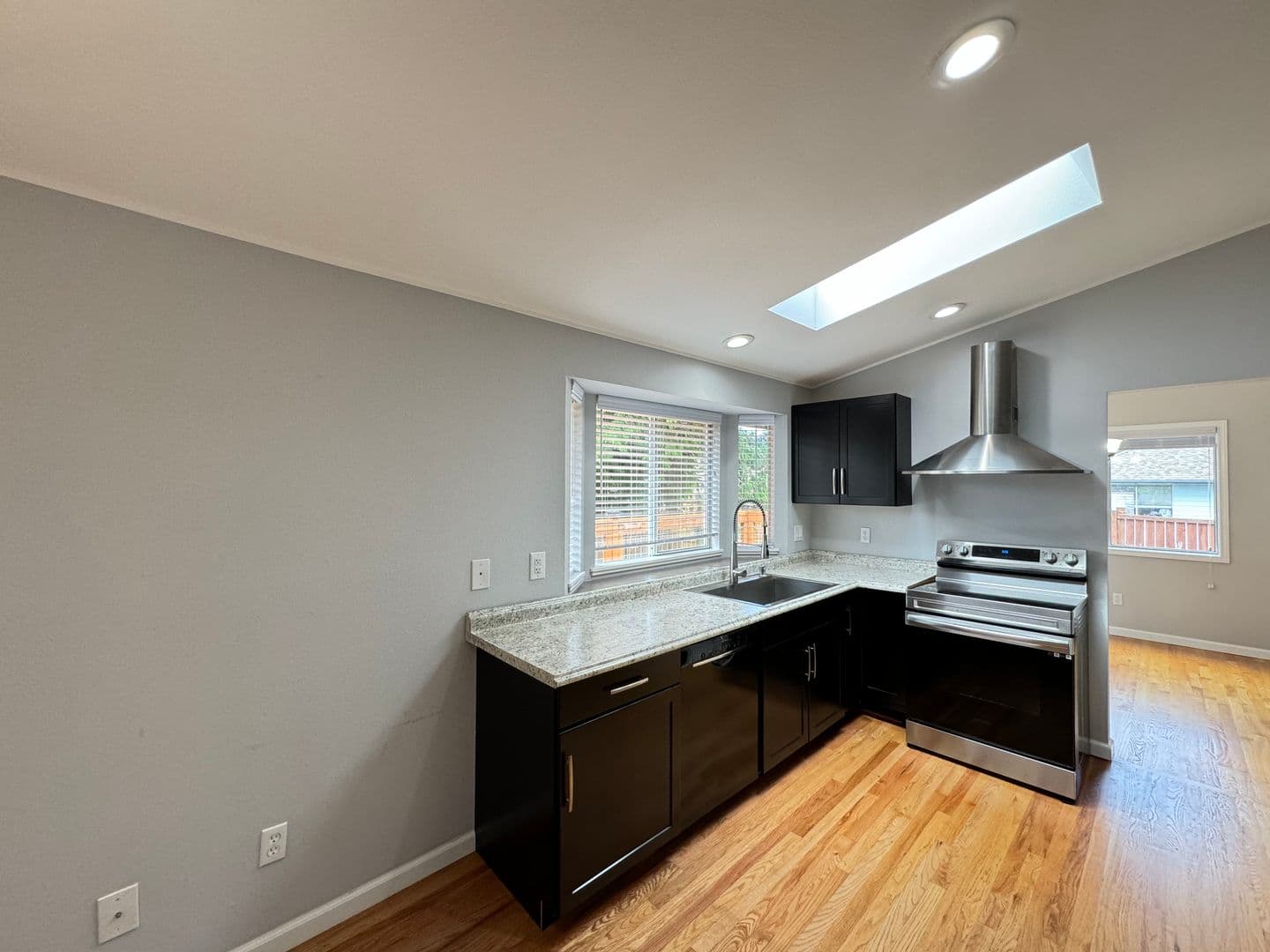 Lynnwood House: 16023 2nd Pl W