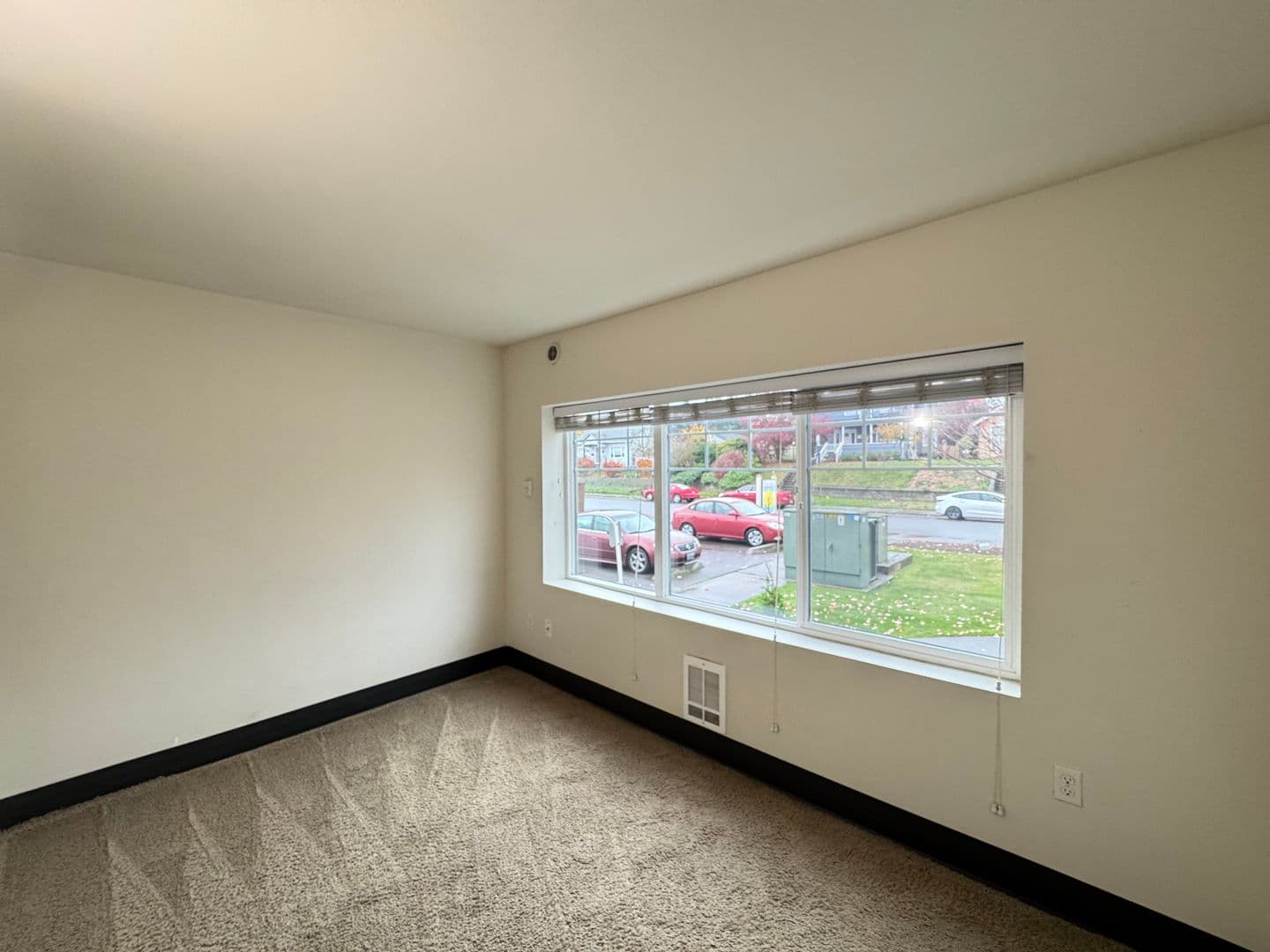Everett Apartment: 3515 Hoyt Ave