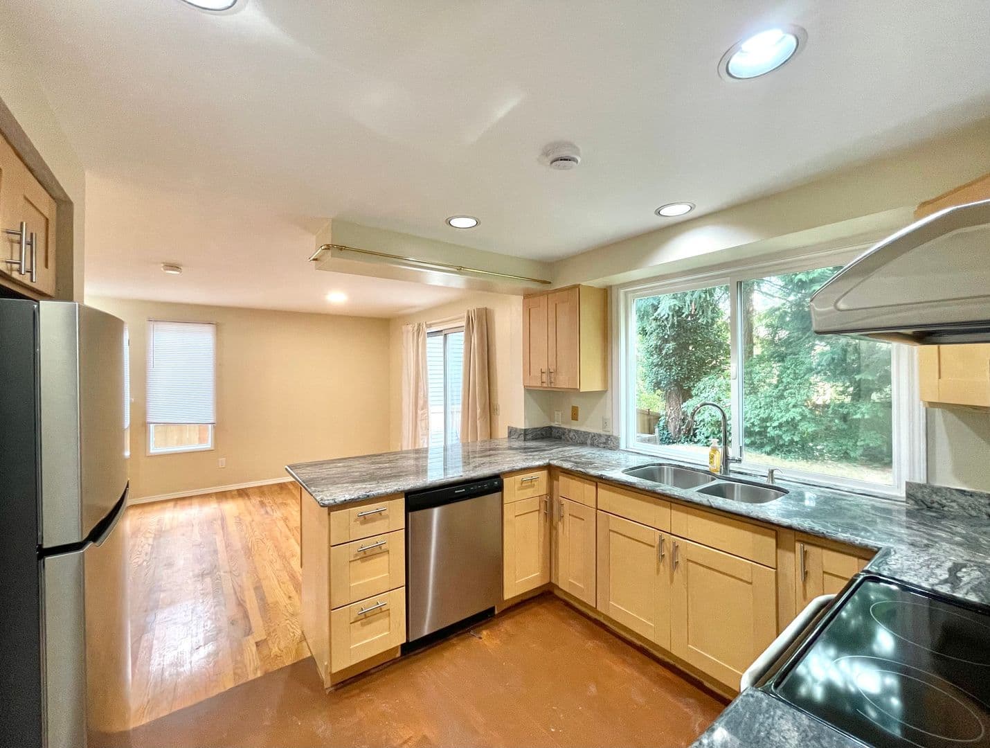Issaquah House: 24309 SE 42nd St