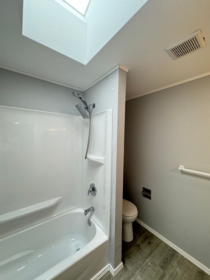 Lynnwood House: 16023 2nd Pl W