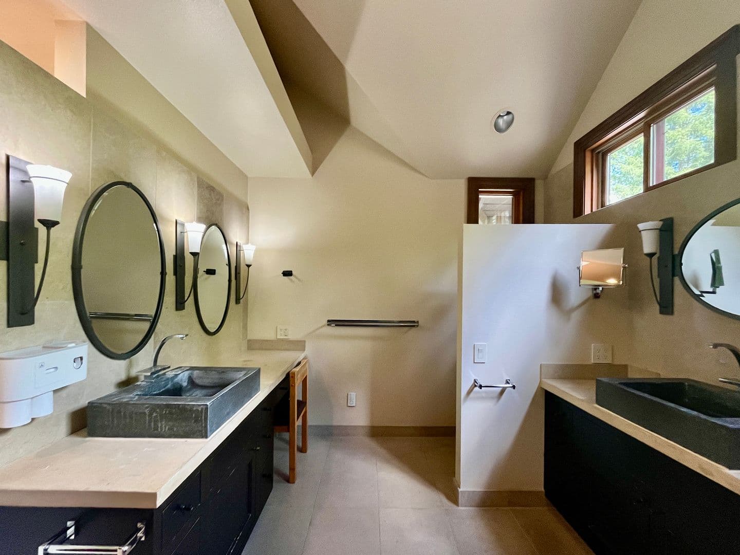 Sammamish House: 1130 Lancaster WAY SE