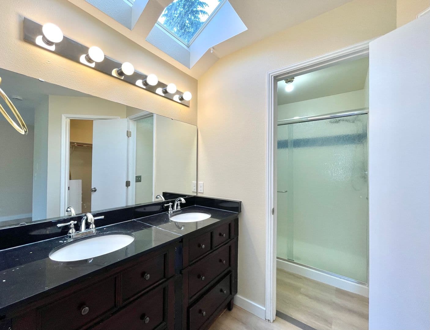 Issaquah House: 24309 SE 42nd St