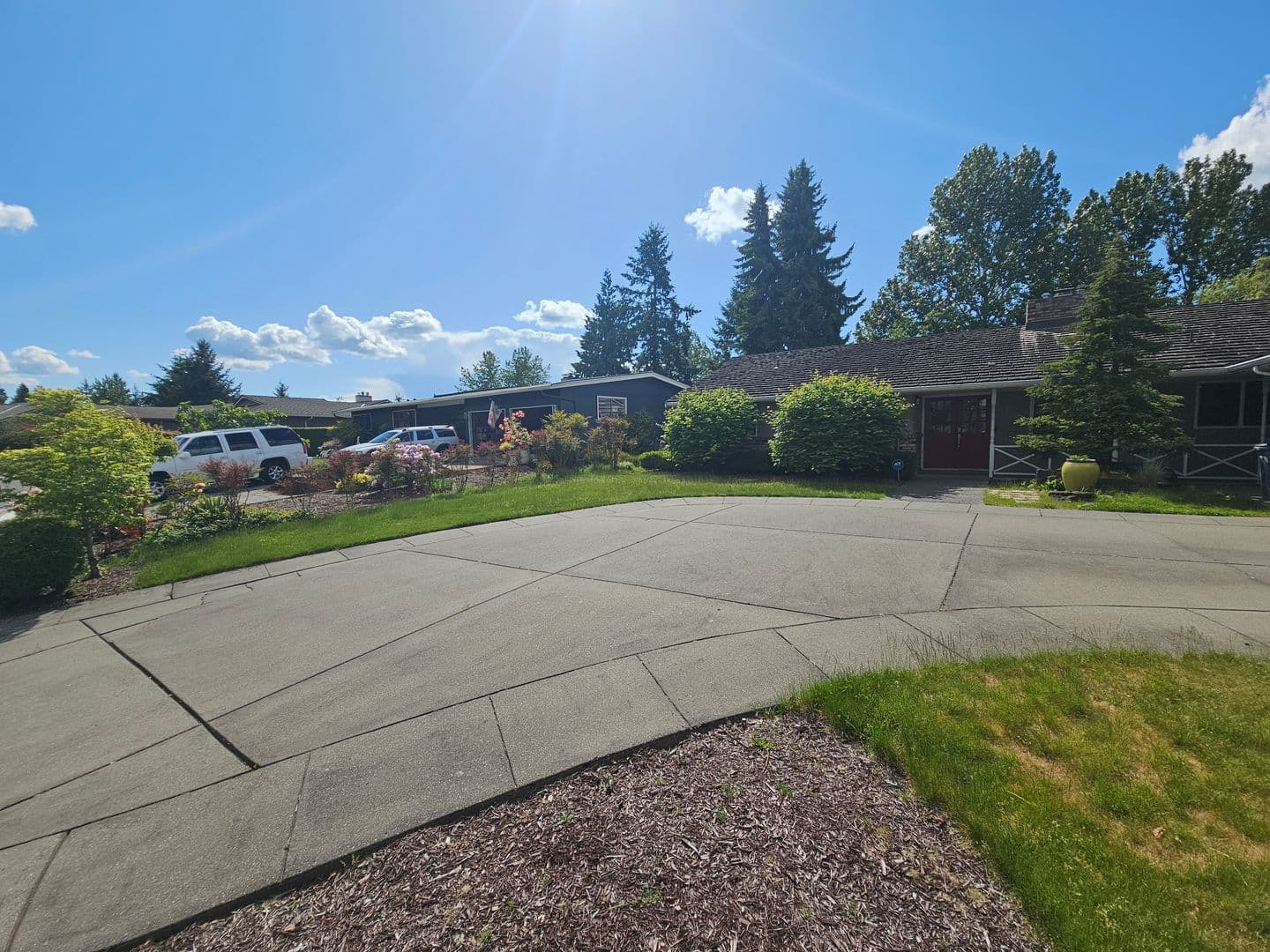 Bellevue House: 1609 121st Ave SE