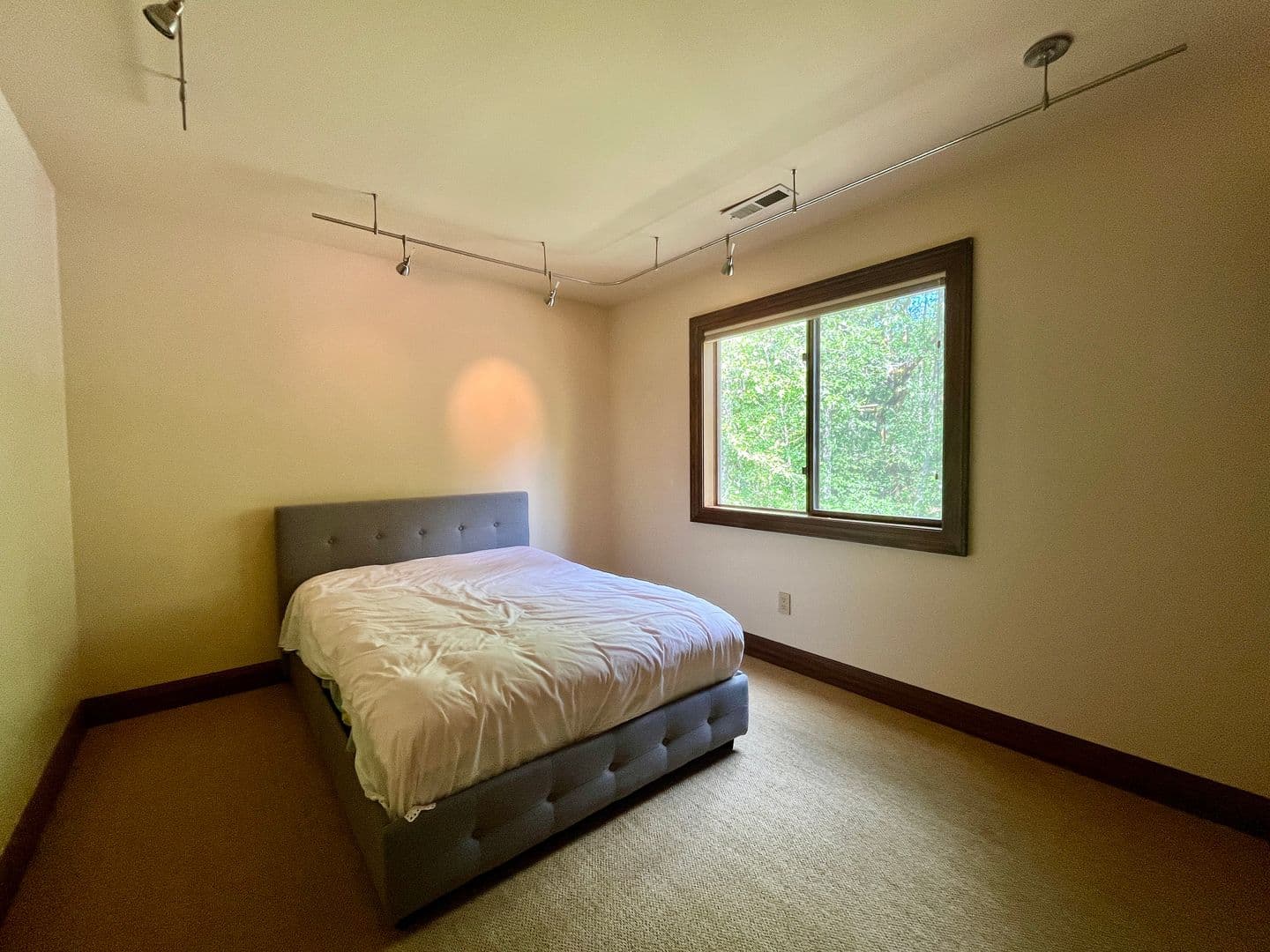 Sammamish House: 1130 Lancaster WAY SE