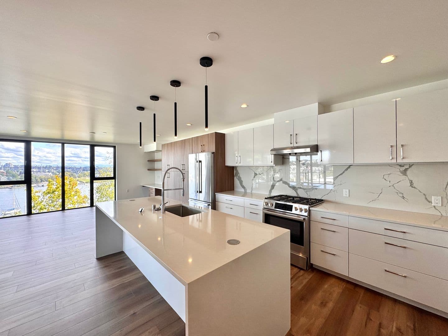 Seattle Apartment: 2514 Dexter Ave N