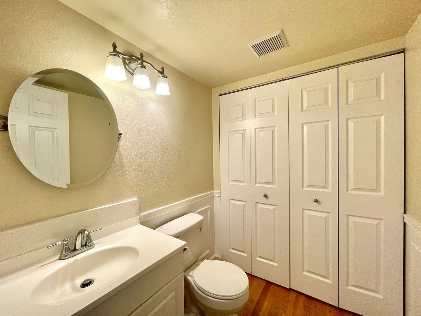 Issaquah House: 24309 SE 42nd St
