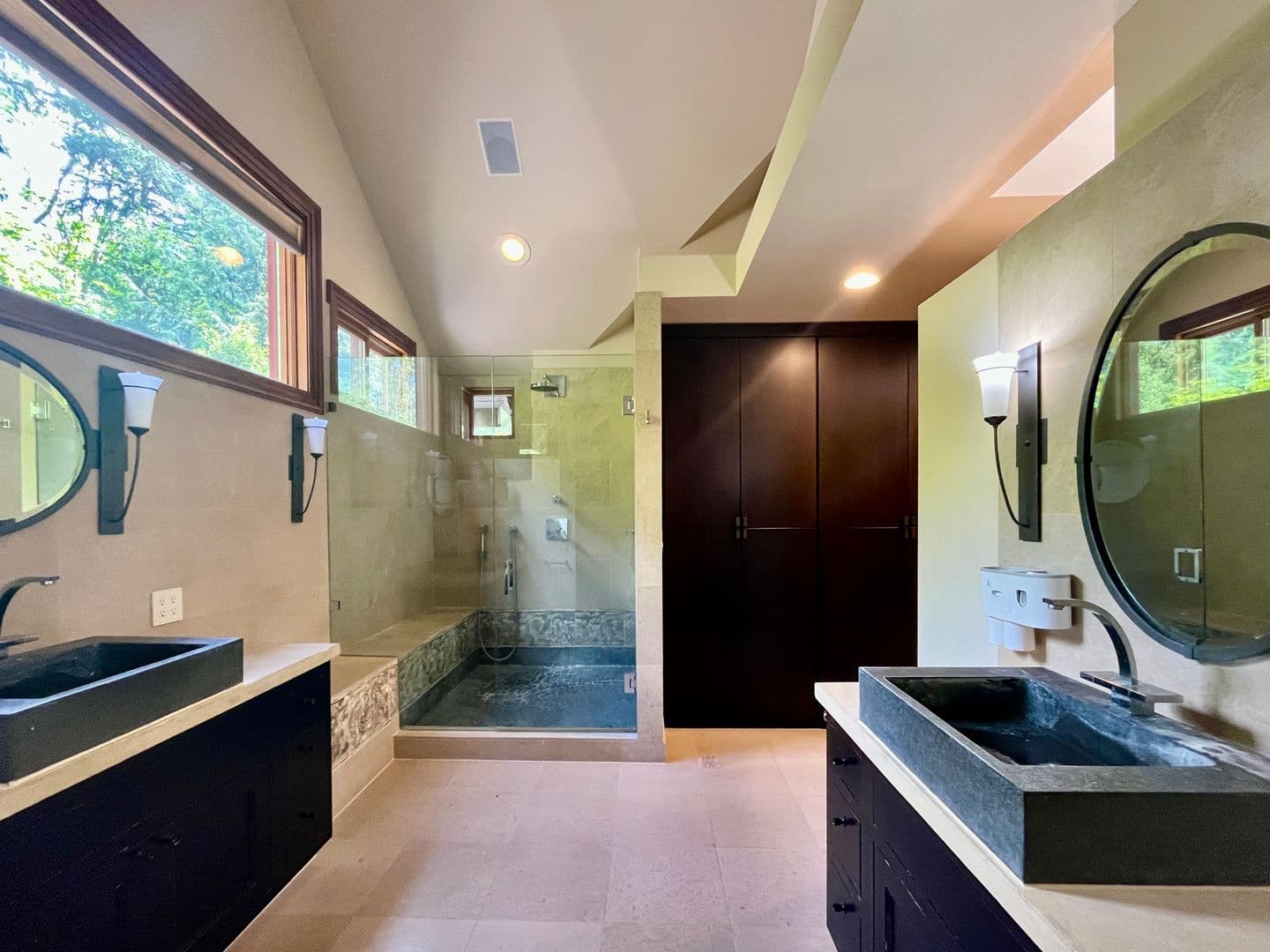 Sammamish House: 1130 Lancaster WAY SE