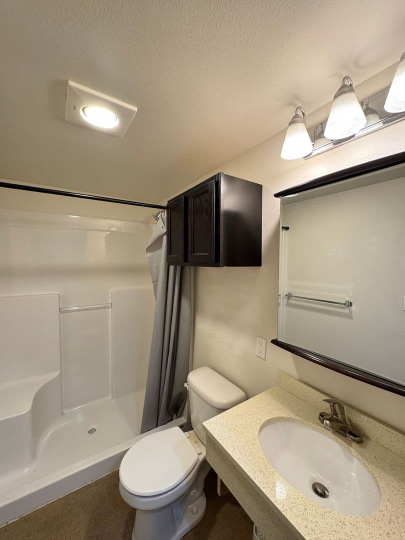 Everett Apartment: 3515 Hoyt Ave