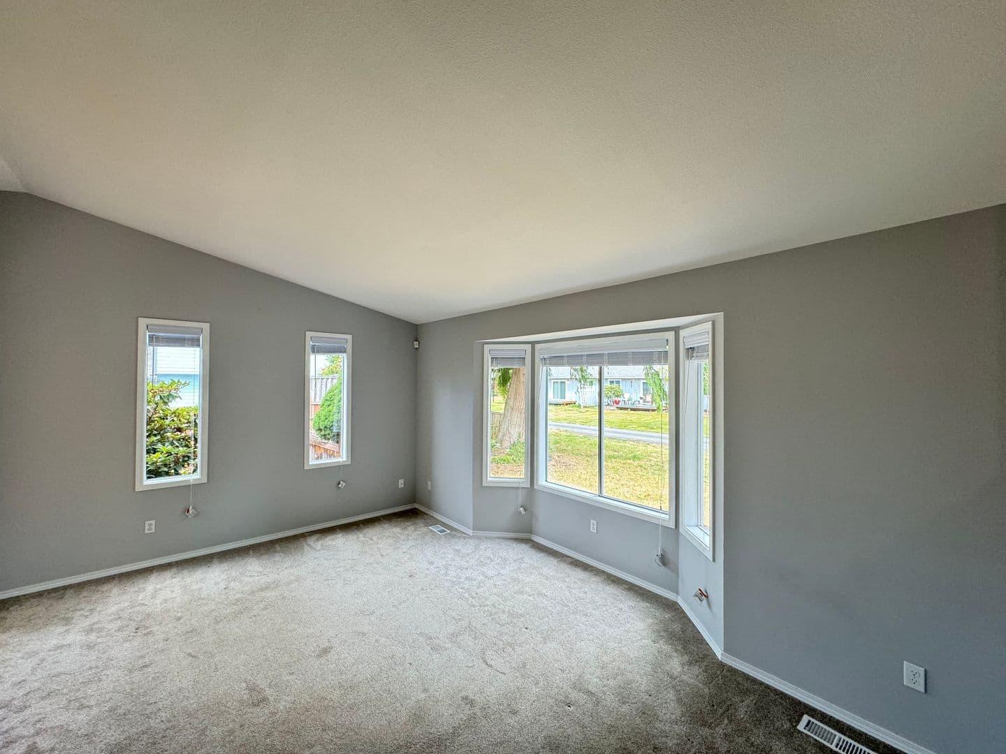 Lynnwood House: 16023 2nd Pl W