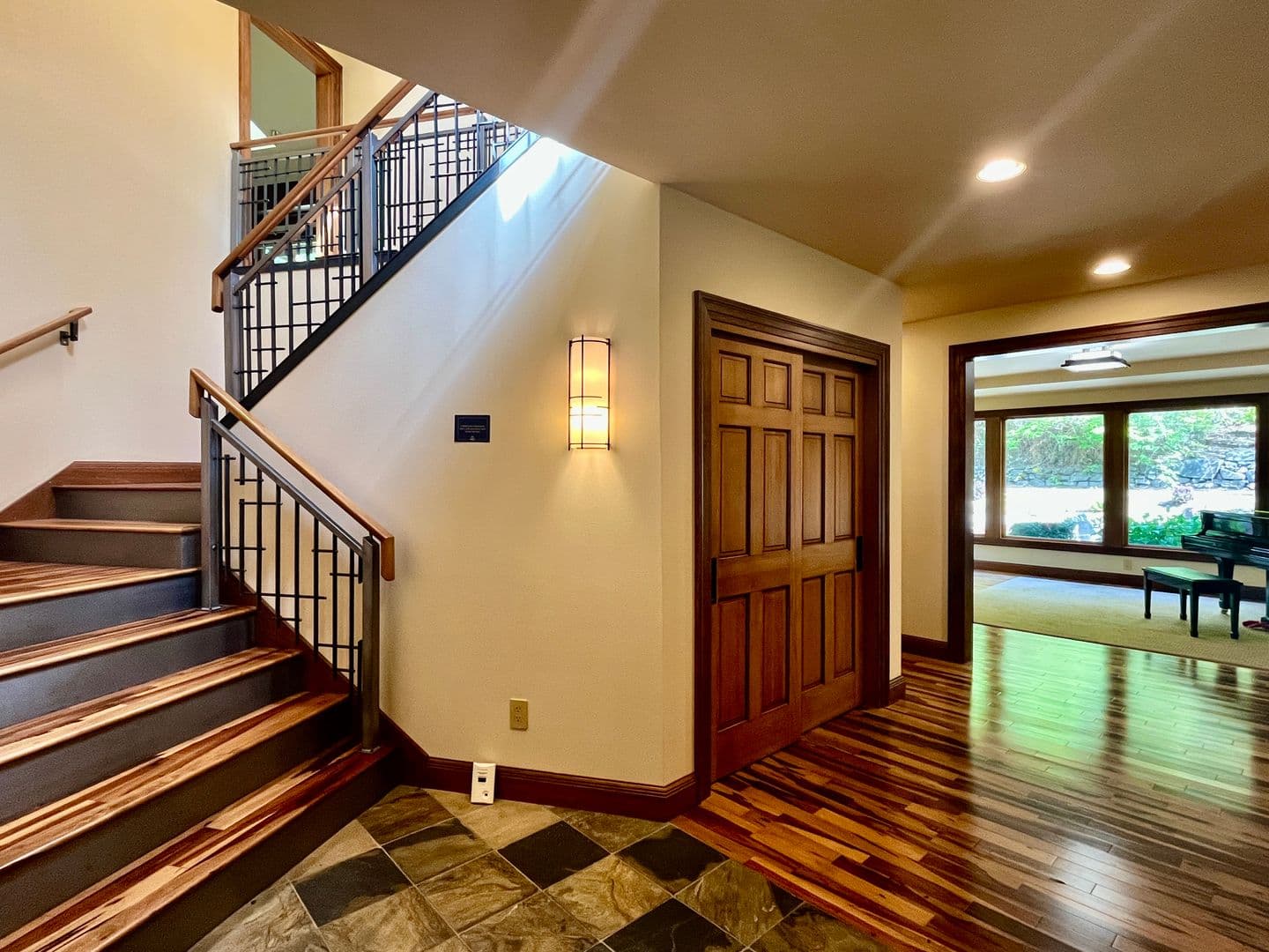 Sammamish House: 1130 Lancaster WAY SE