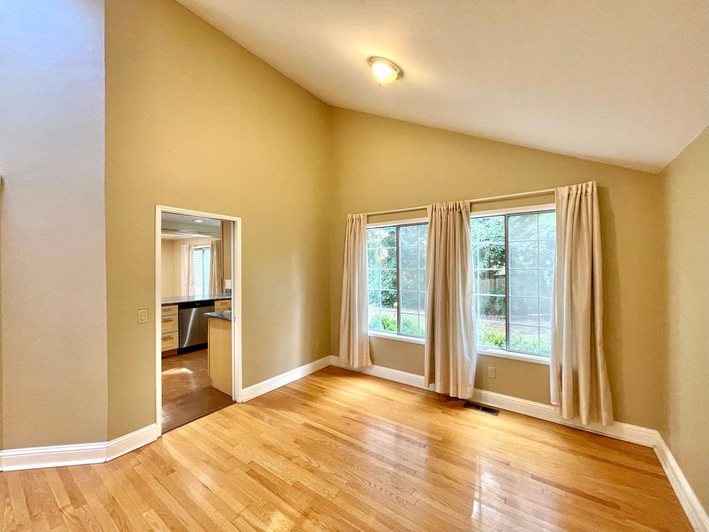 Issaquah House: 24309 SE 42nd St