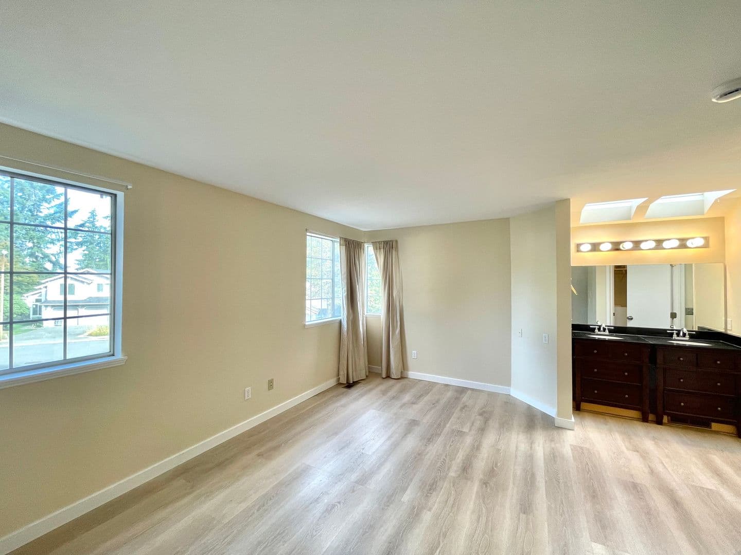 Issaquah House: 24309 SE 42nd St
