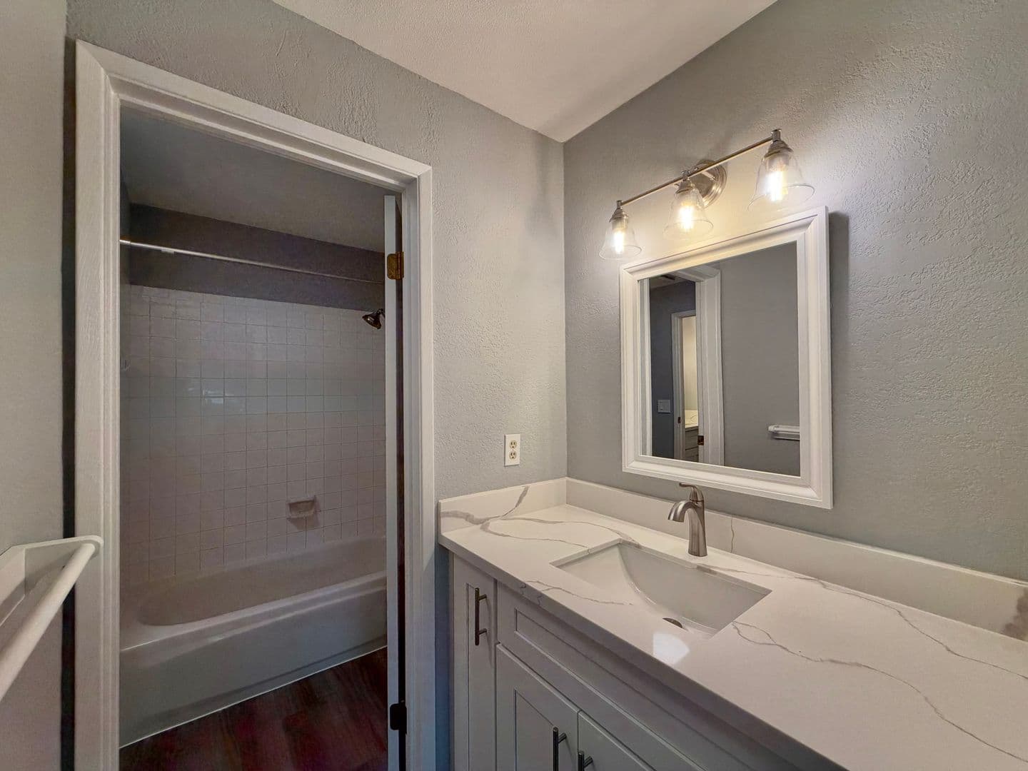 Kirkland Apartment: 725 9th Ave S, Unit 202,