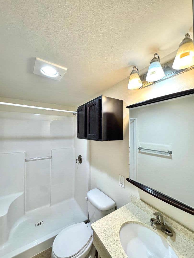 Everett Apartment: 3515 Hoyt Ave