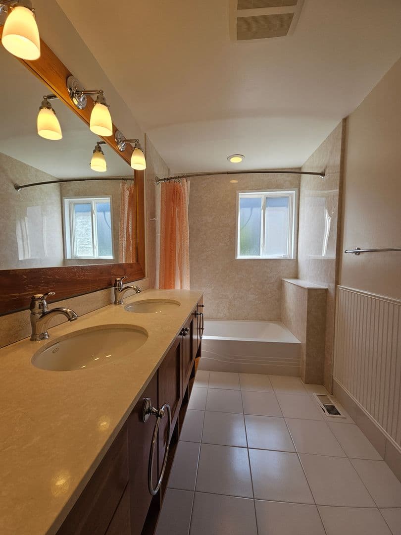 Bellevue House: 1609 121st Ave SE