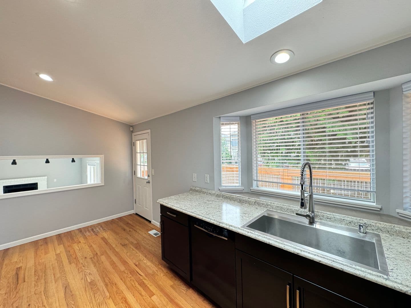 Lynnwood House: 16023 2nd Pl W