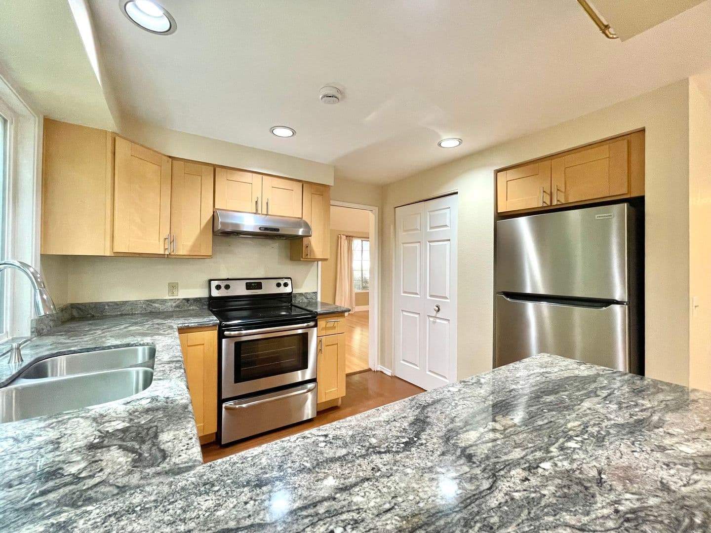 Issaquah House: 24309 SE 42nd St