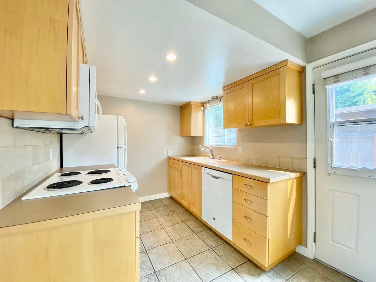 Bellevue Townhome: 12251 SE 59th St #5906
