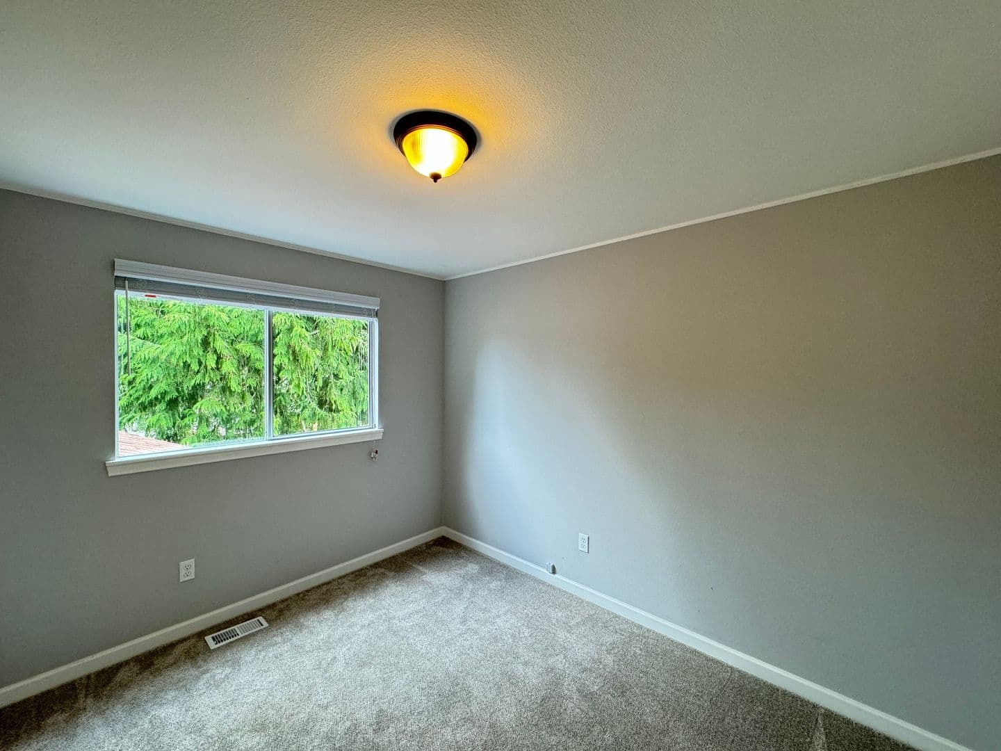 Lynnwood House: 16023 2nd Pl W