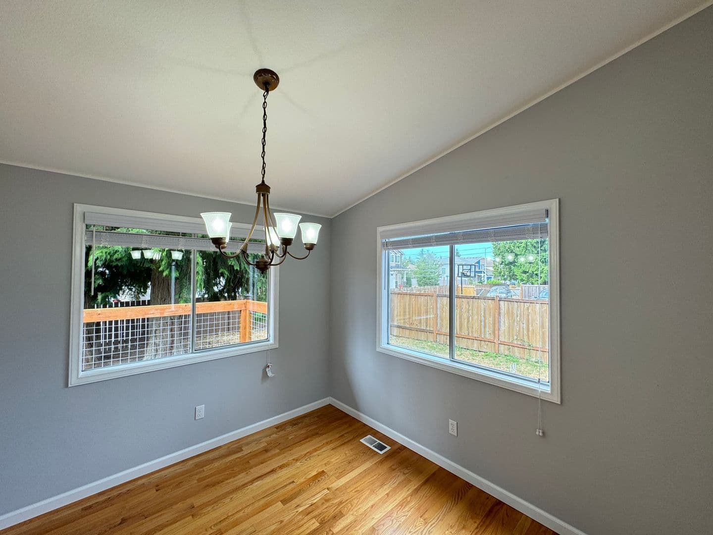 Lynnwood House: 16023 2nd Pl W