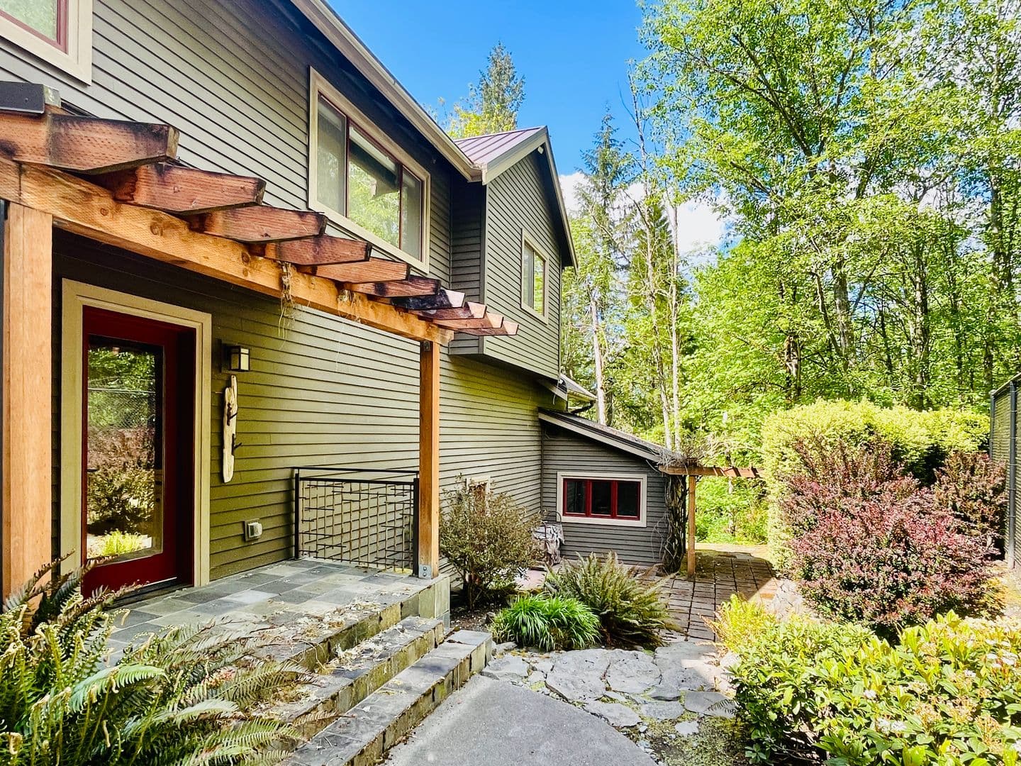 Sammamish House: 1130 Lancaster WAY SE