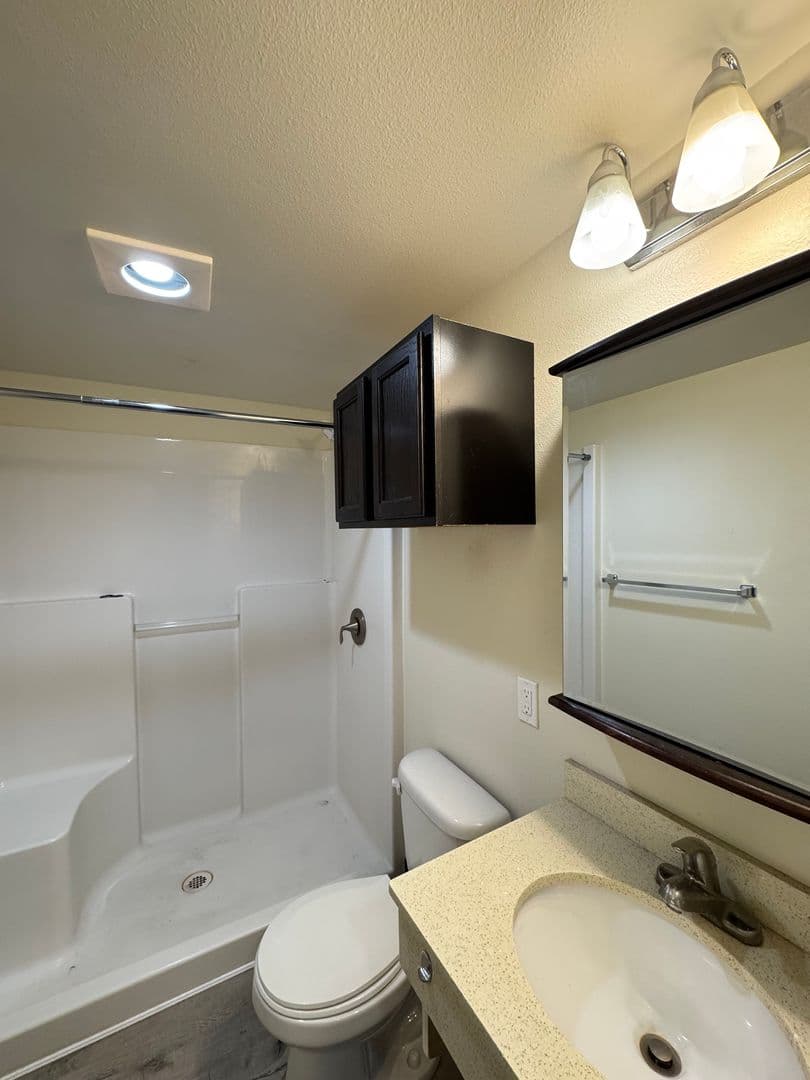 Everett Apartment: 3515 Hoyt Ave
