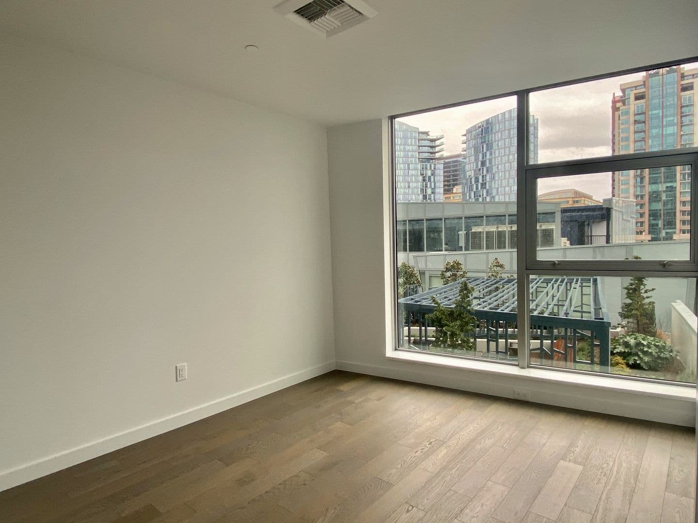 Bellevue Condo: 188 Bellevue Way NE #605