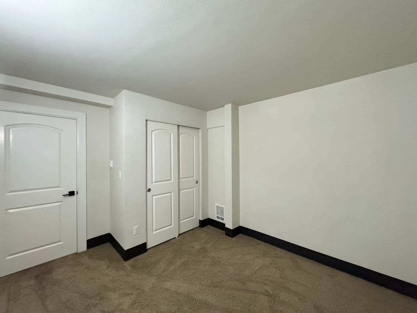 Everett Apartment: 3515 Hoyt Ave