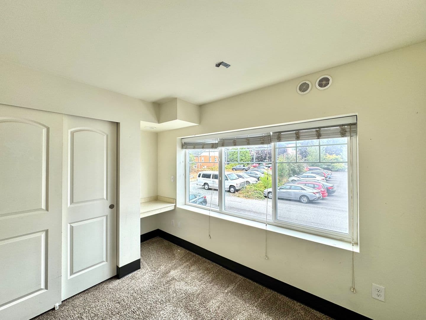Everett Apartment: 3515 Hoyt Ave