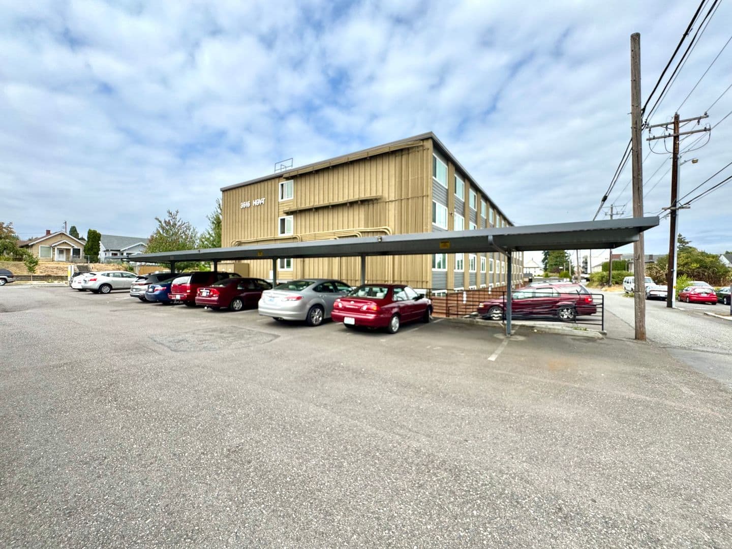 Everett Apartment: 3515 Hoyt Ave