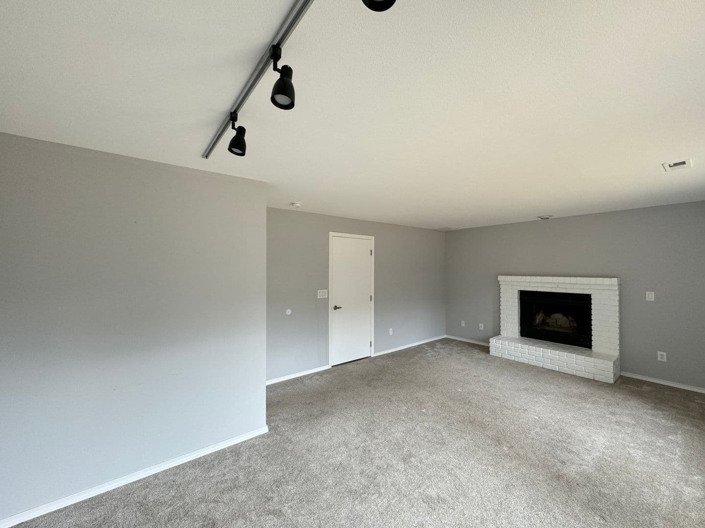 Lynnwood House: 16023 2nd Pl W