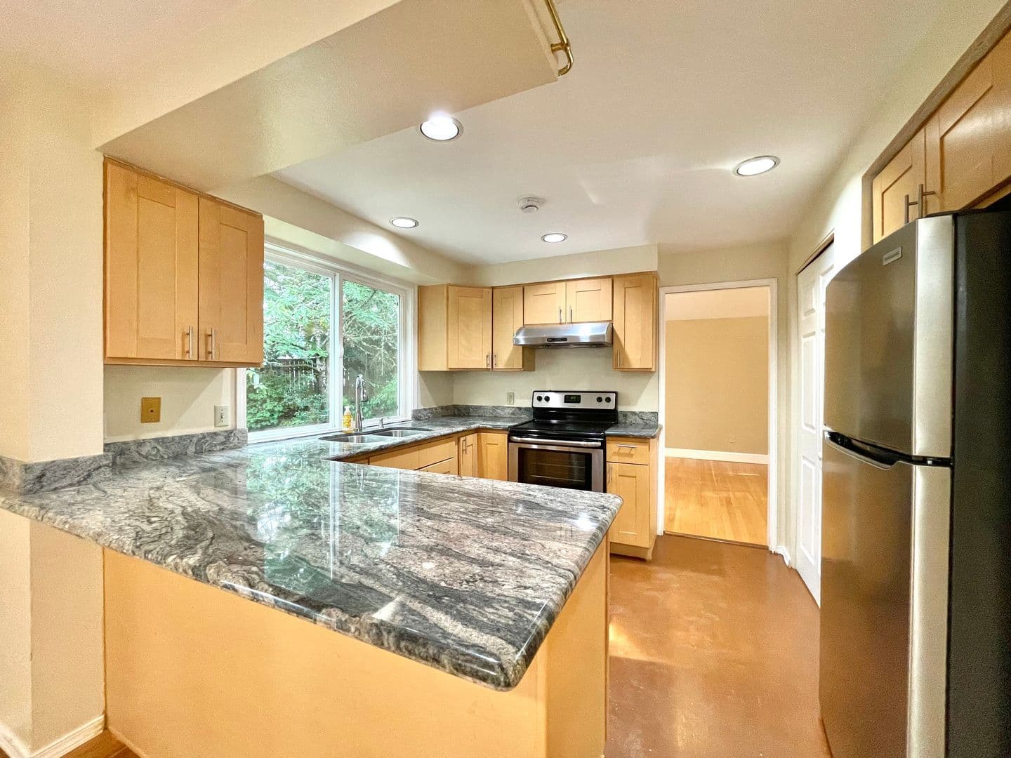 Issaquah House: 24309 SE 42nd St