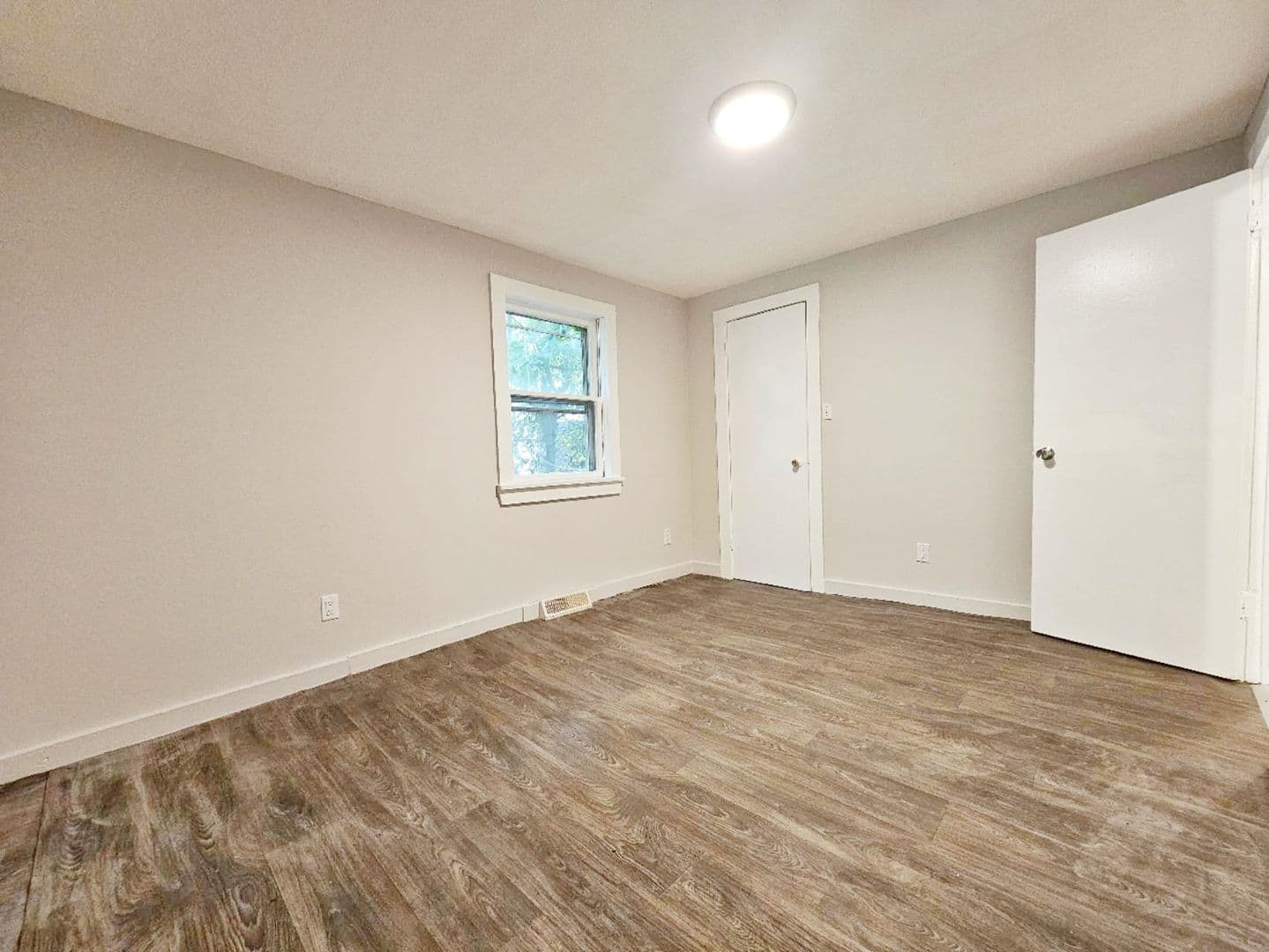 Springfield Apartment: Eastern Ave