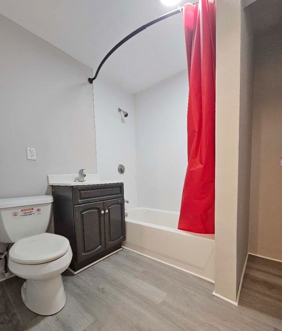 Springfield Apartment: Eastern Ave