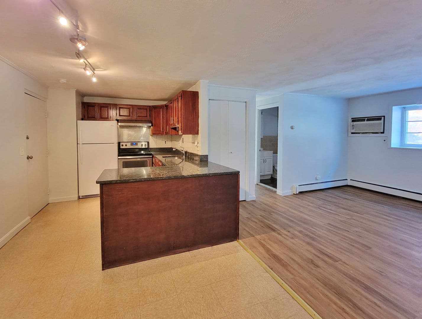 Everett House: 15 Staples Ave. Apt 18