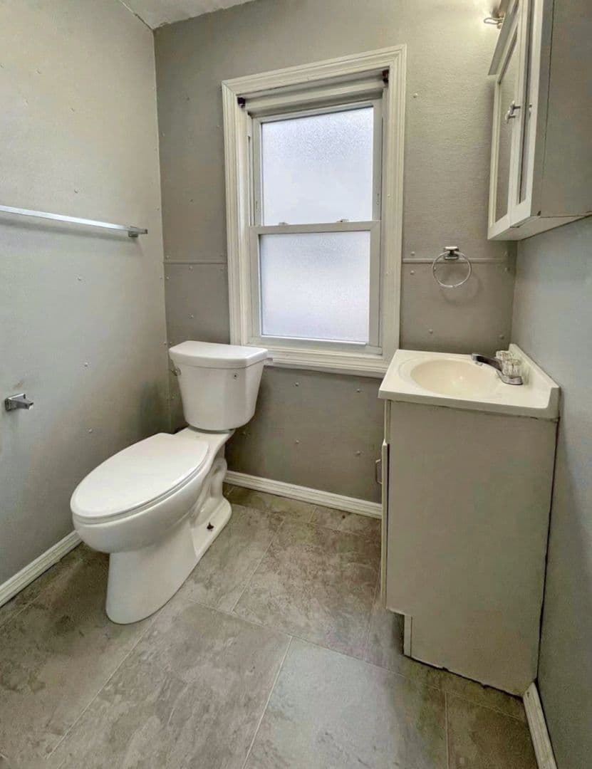 Springfield Apartment: 27 Loring St