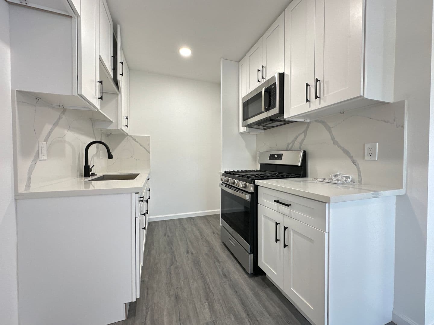 Garden Grove Apartment: 10392 Lampson Ave