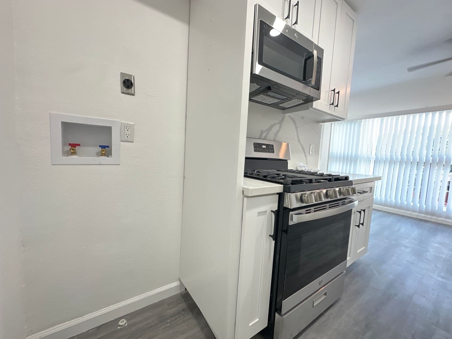 Garden Grove Apartment: 10392 Lampson Ave