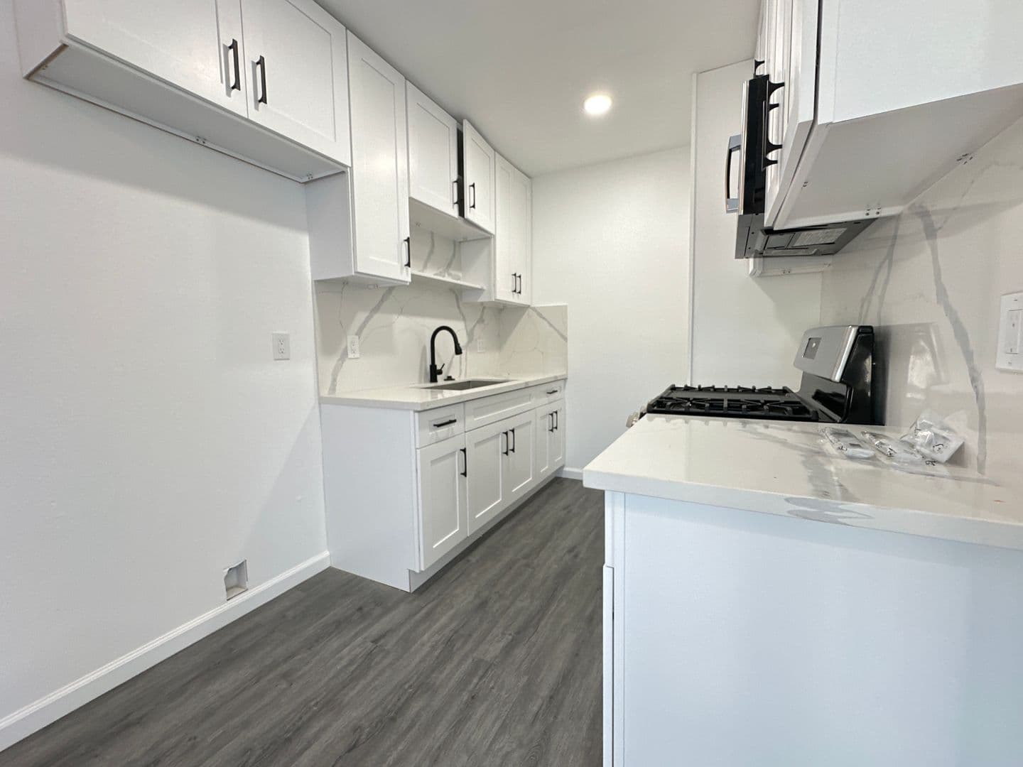 Garden Grove Apartment: 10392 Lampson Ave