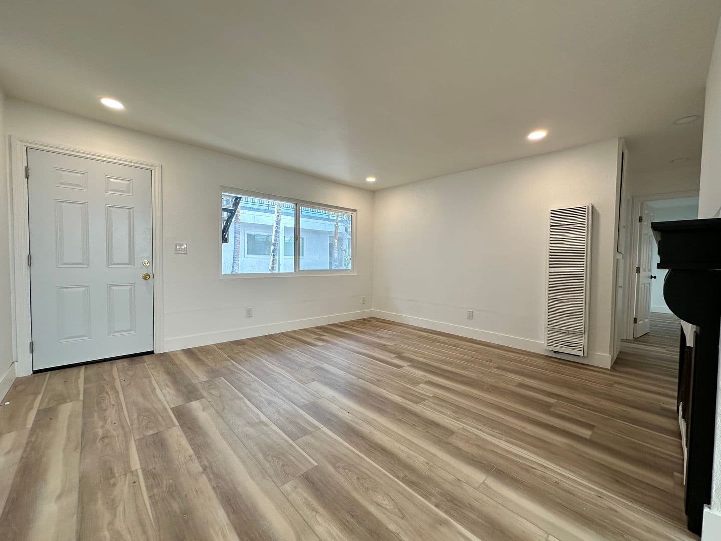 Huntington Beach Apartment: 203 Nashville Ave