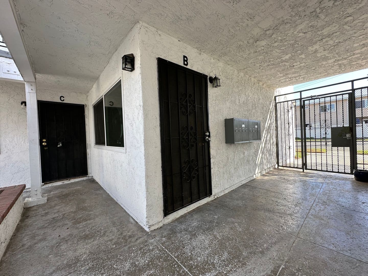 Huntington Beach Apartment: 203 Nashville Ave