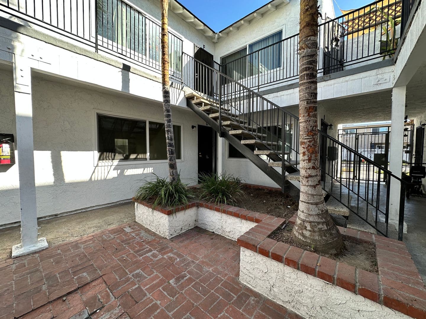 Huntington Beach Apartment: 203 Nashville Ave