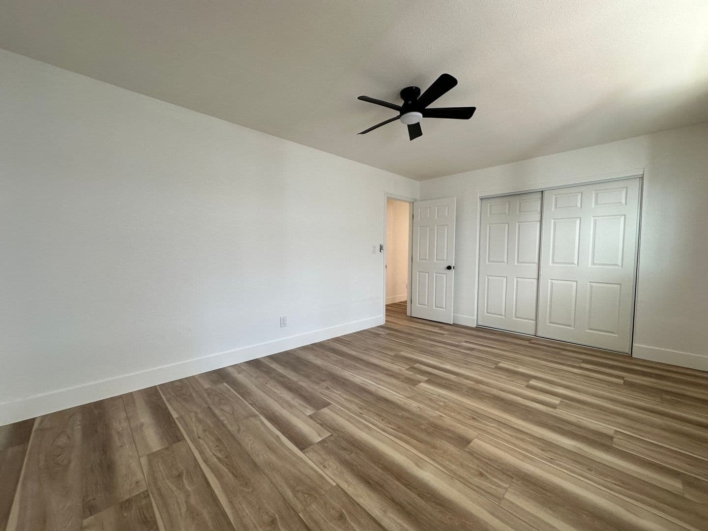 Huntington Beach Apartment: 203 Nashville Ave