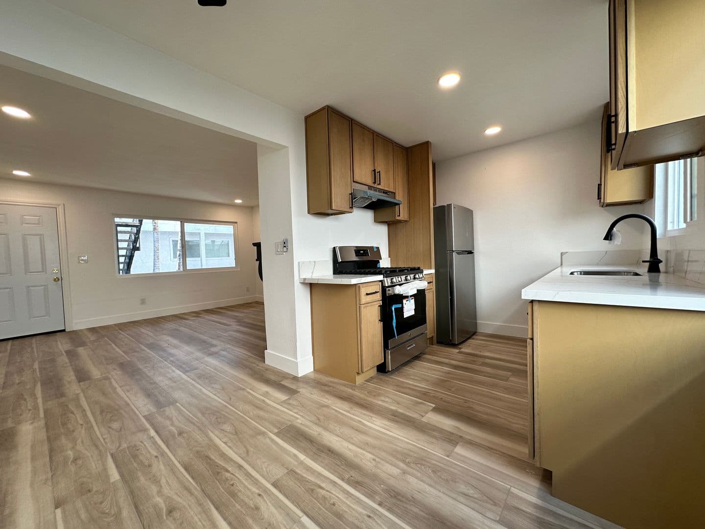 Huntington Beach Apartment: 203 Nashville Ave