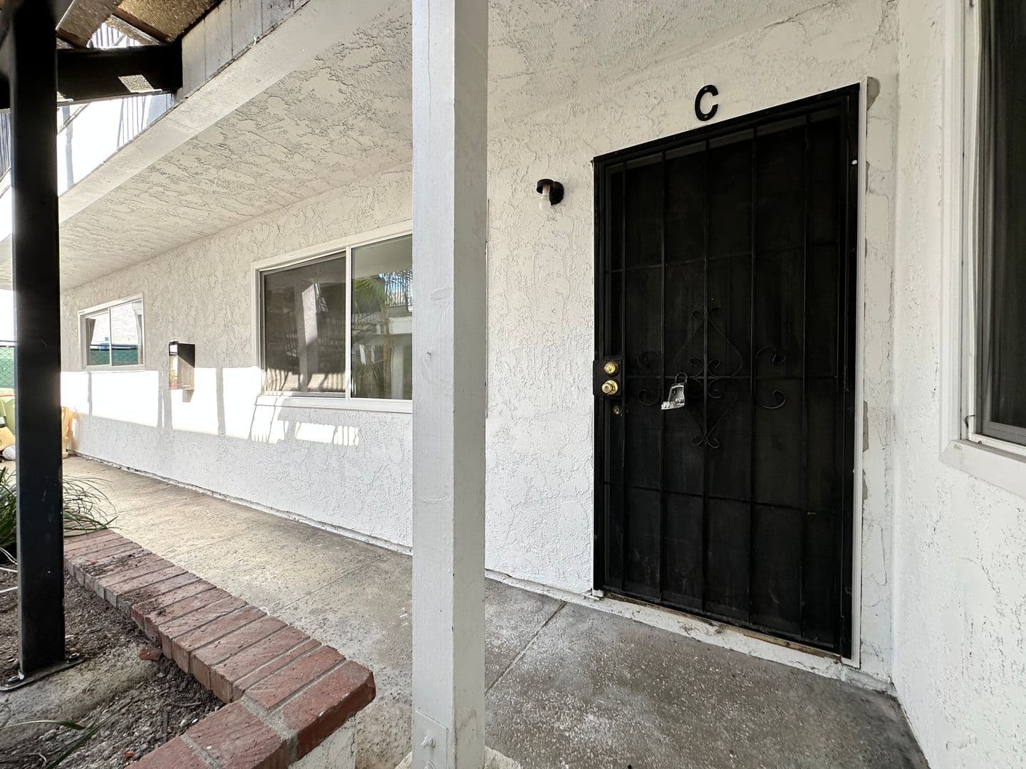 Huntington Beach Apartment: 203 Nashville Ave