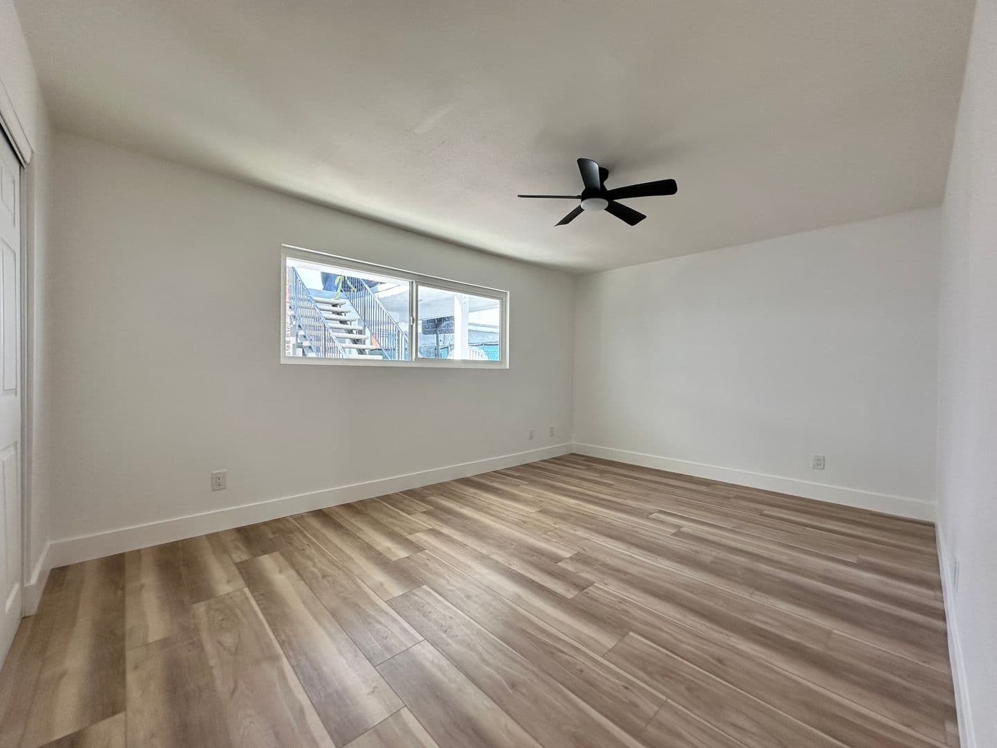 Huntington Beach Apartment: 203 Nashville Ave