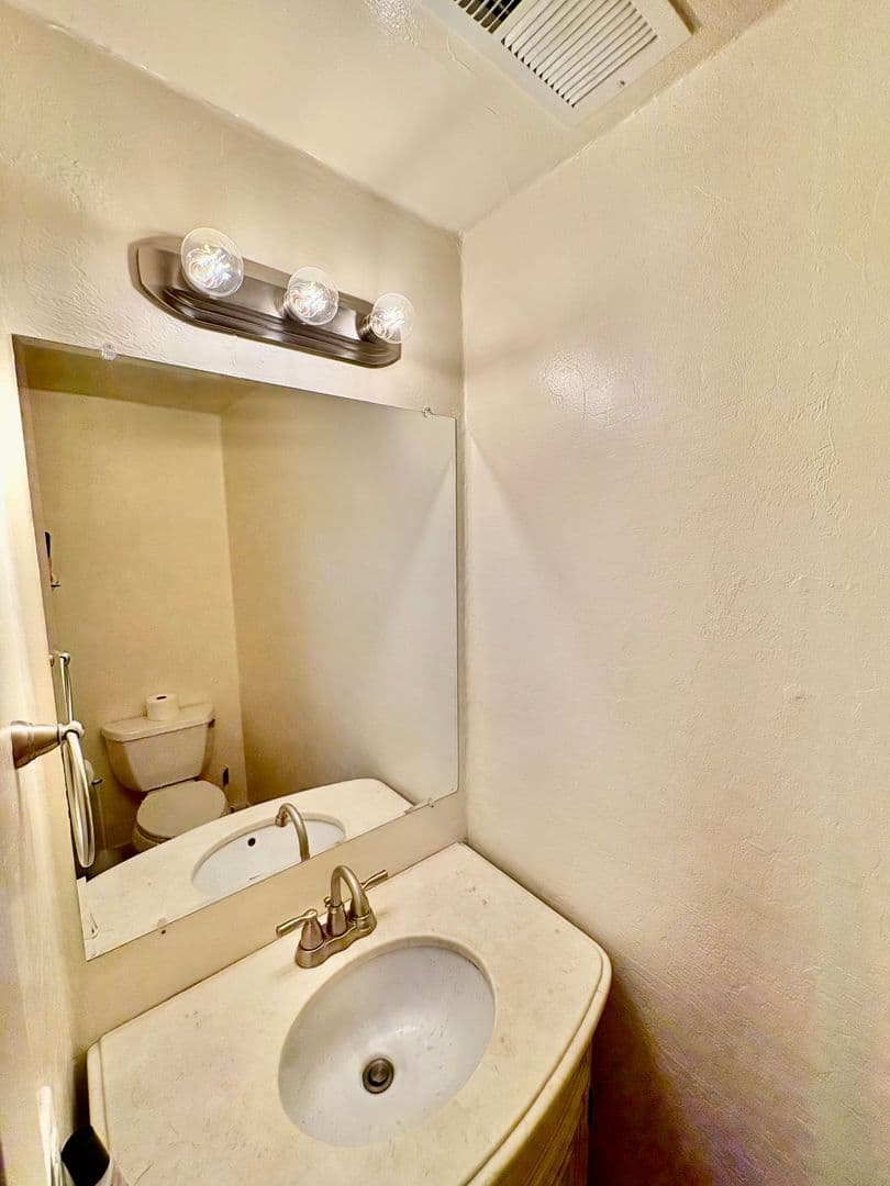 Arcata Townhome: 4560 Valley East Blvd.