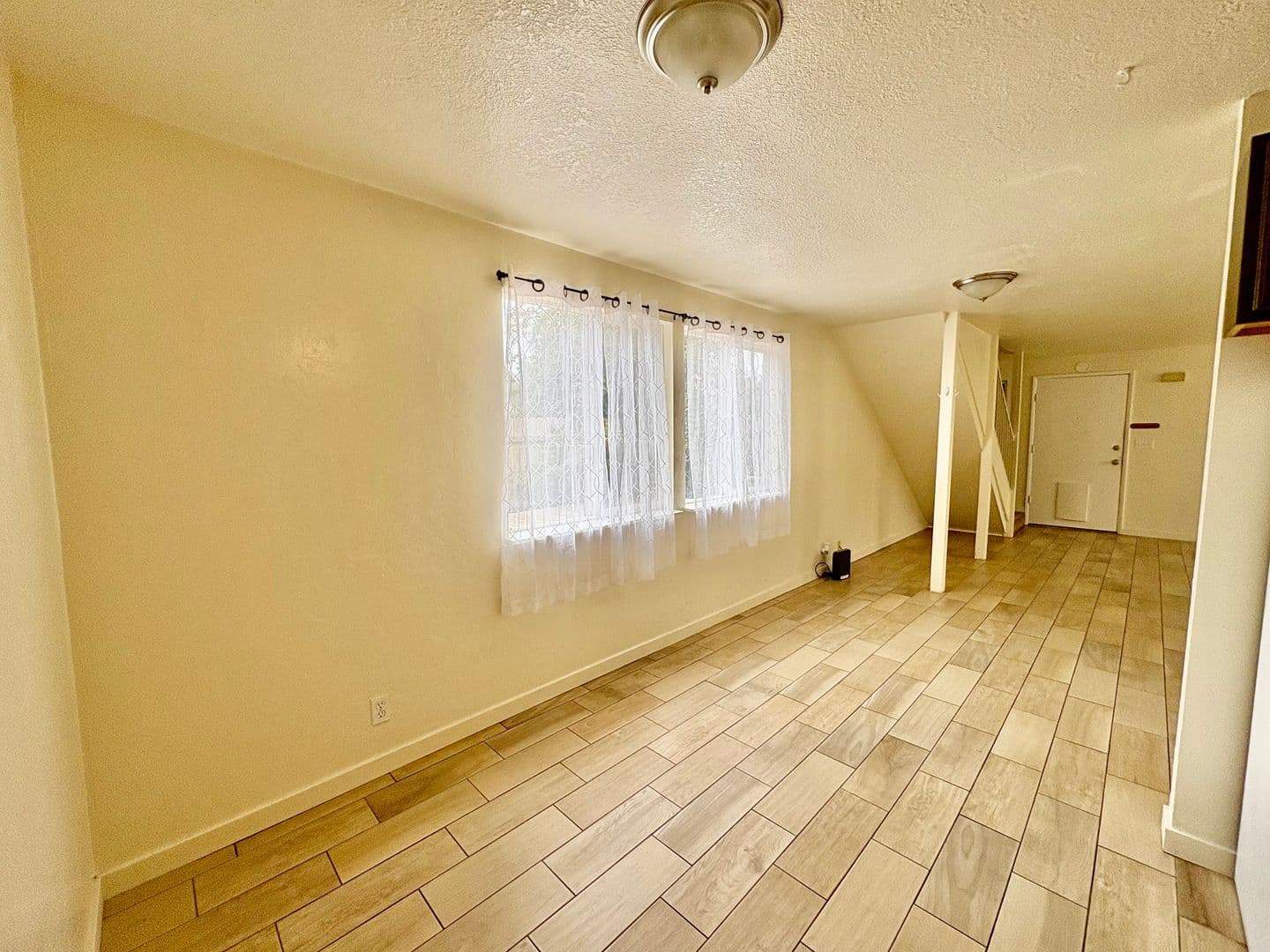 Arcata Townhome: 4560 Valley East Blvd.